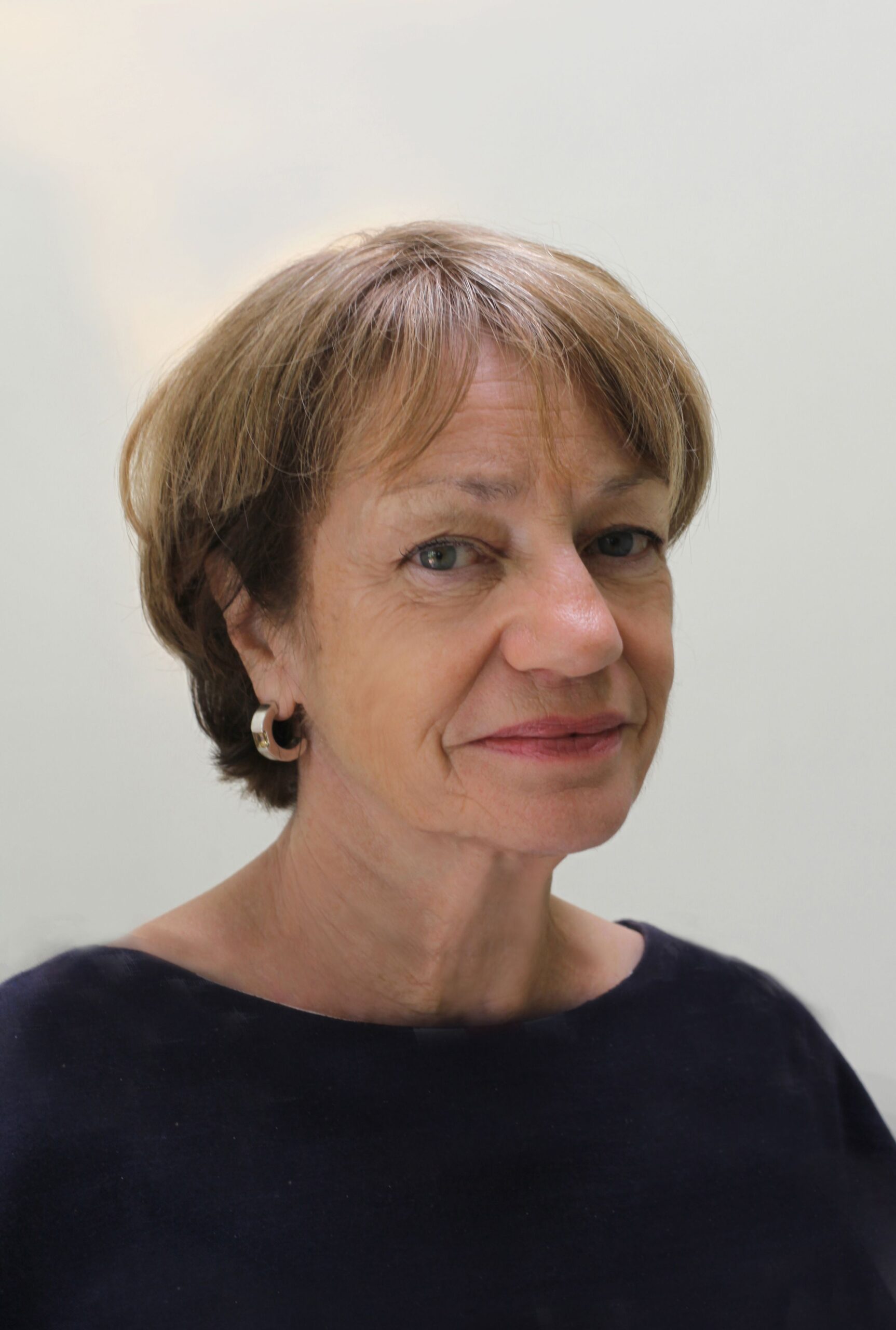 Dr Valerie Muter