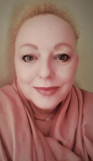 Dr Sharon Arnold